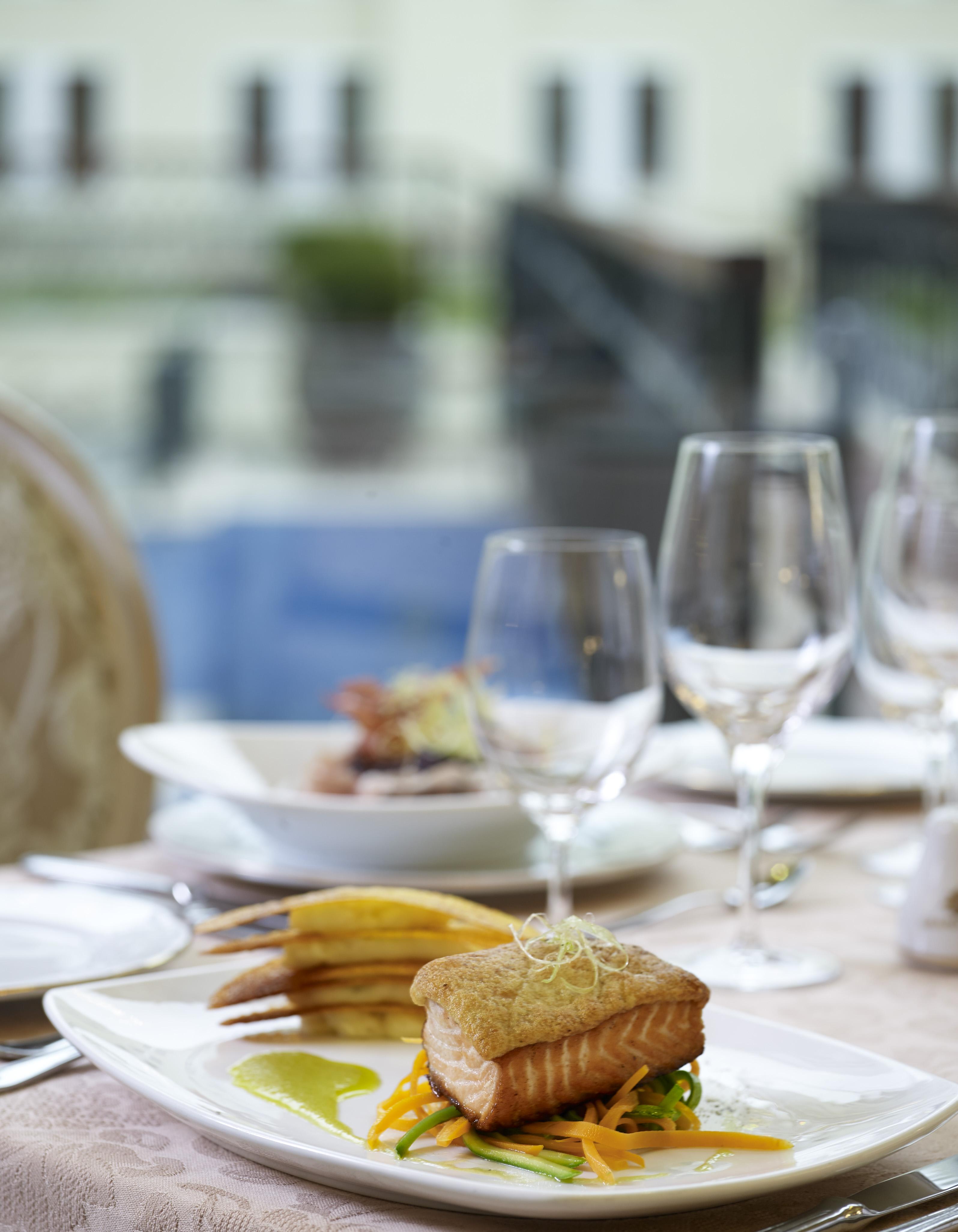 Grand Serai Congress And Spa Яніна Екстер'єр фото A table set for a meal